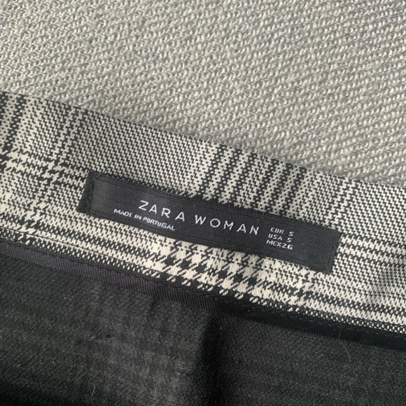 🤍Zara Plaid Checked Ruffle Gray Mini Skirt🤍 - Picture 4 of 7
